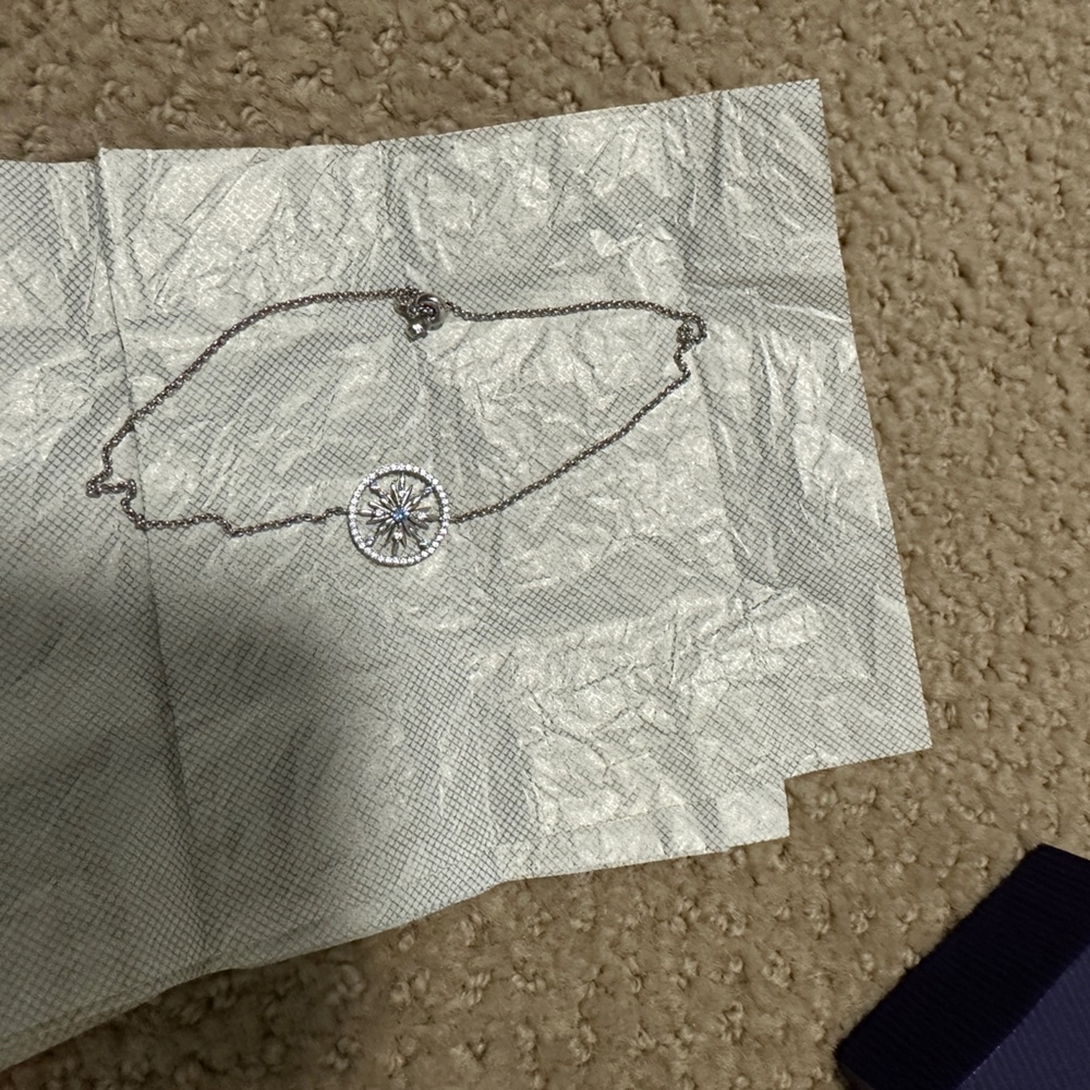 Snowflake bracelet - Picture 2 of 3